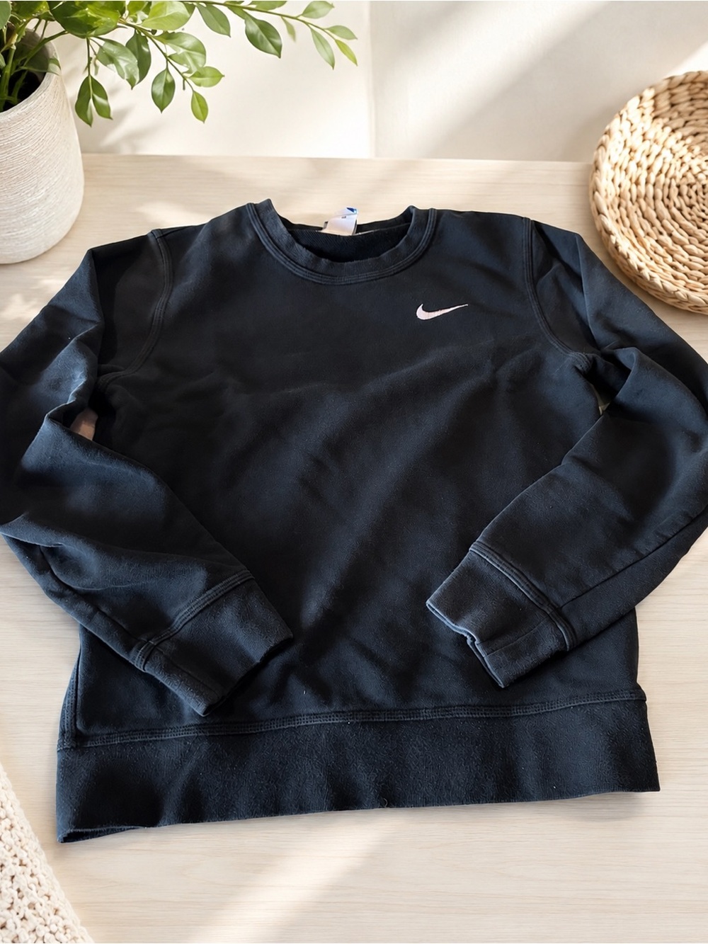 Nike Men’s Black Mini Swoosh Crewneck Sweatshirt Size Small u